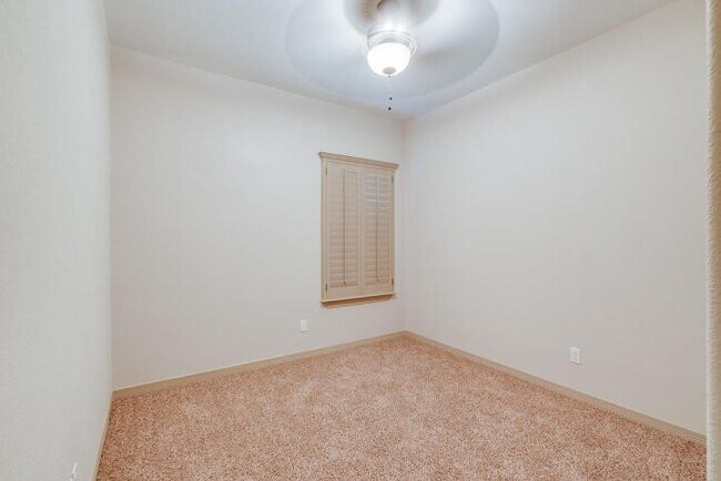 Building Photo - East El Paso 3bed/2bath Refrig A/C in Gated Community with Pool Access!