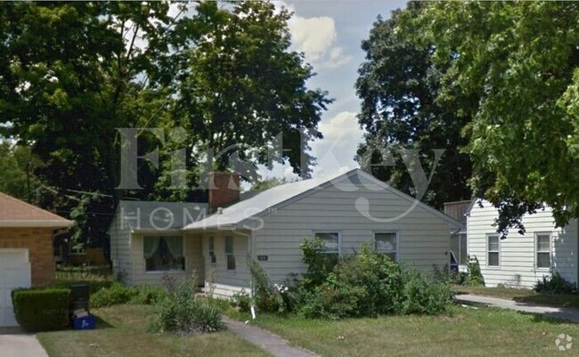 Building Photo - 610 N Martin Ave
