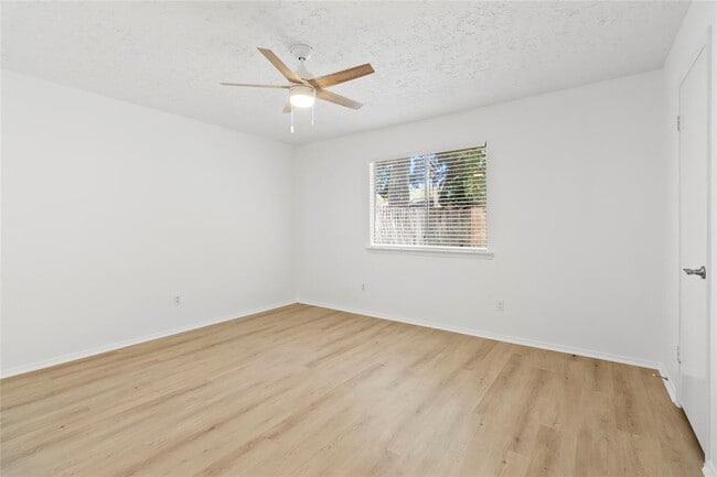 Building Photo - 126 Wood Hollow Dr