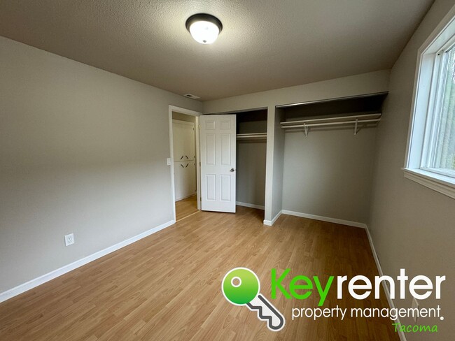 Building Photo - Must-have 3Bed/1Bath Tacoma Home + 50% Off...