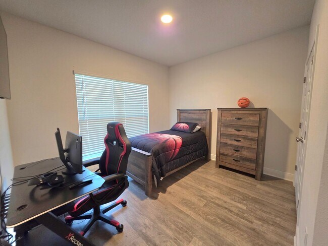 Building Photo - 8055 Silver Maple Dr