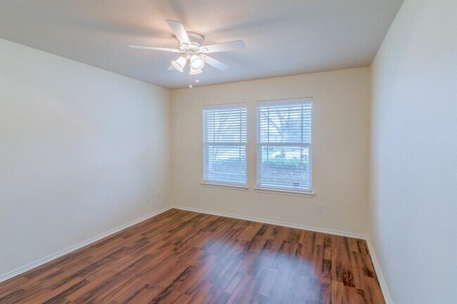 Building Photo - 328 Baldwin St