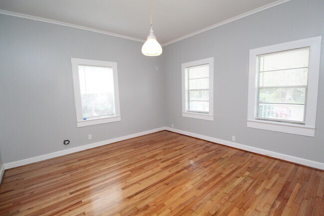 Building Photo - 618 N B St