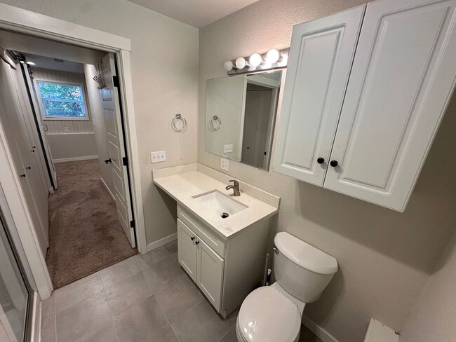 Building Photo - Charming 3 bedroom home in desirable Puyallup