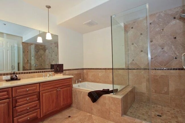 Master Bathroom, tub & shower - 2881 Meridian Ave