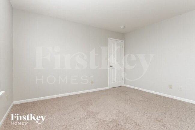Building Photo - 860 Treyburn Green Dr