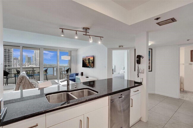 Building Photo - 1717 N Bayshore Dr