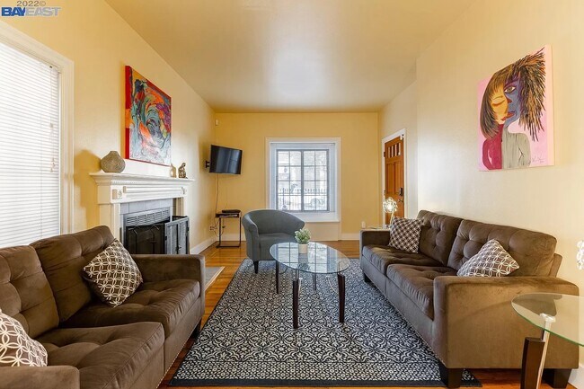 Building Photo - 541 33rd St