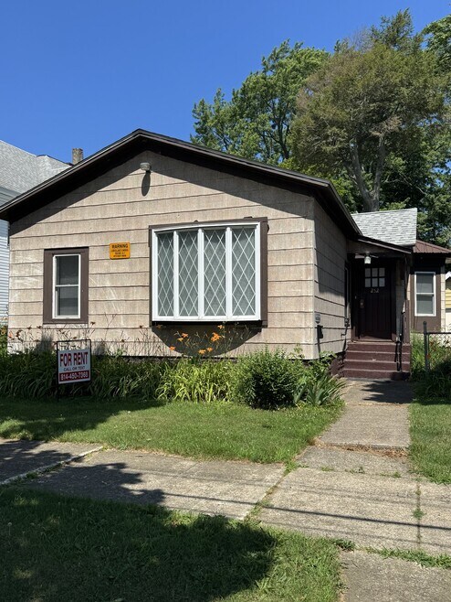 Building Photo - 252 W 3rd St