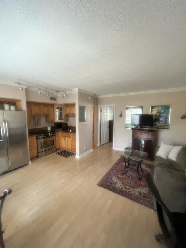 Building Photo - 924 SE 2nd St