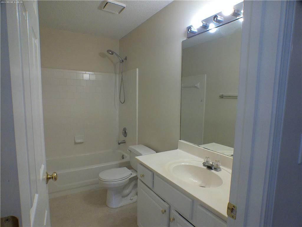 Building Photo - 3674 Kentford Ln