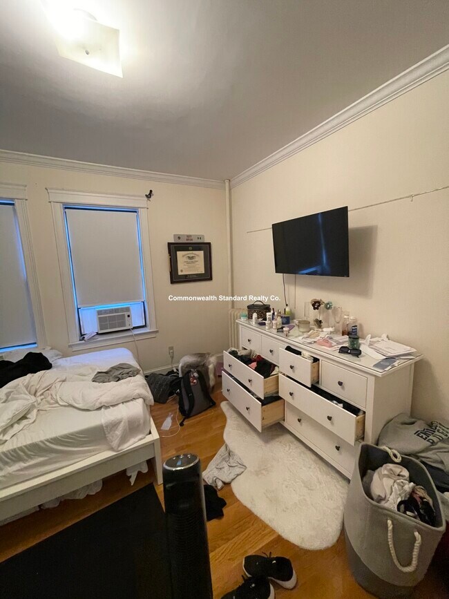 Building Photo - 27 Glenville Ave