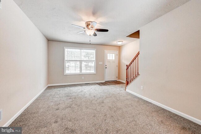 Building Photo - 180 Breezewood Dr