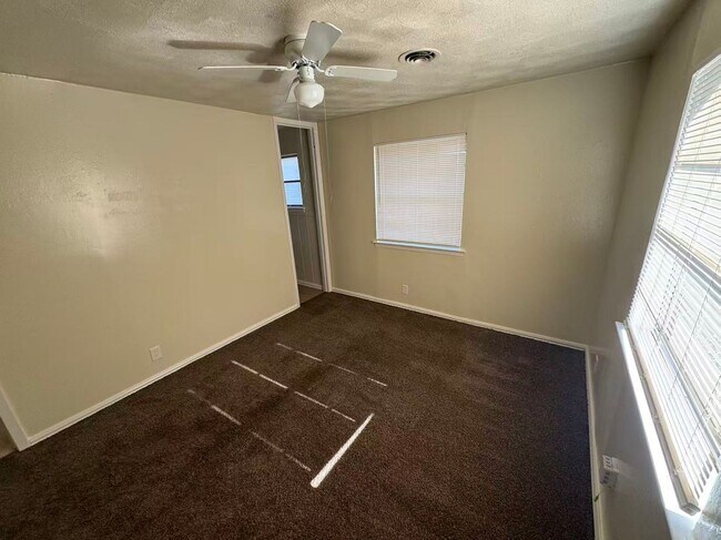 Building Photo - Beautiful 3 Bedroom House in Dallas