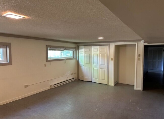 Building Photo - 1 Bedroom, 1 Bathroom Apartment in Reidsvi...