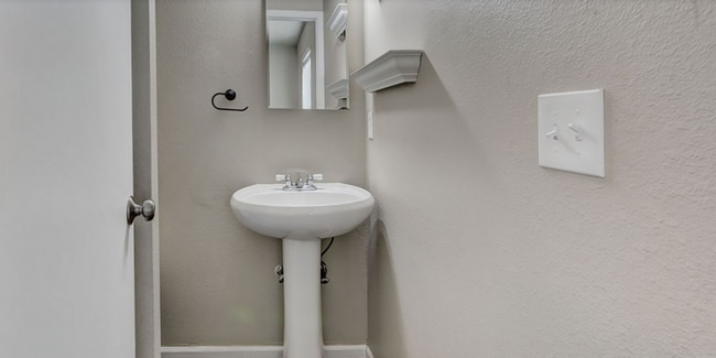 Building Photo - 747 Ponderosa Dr