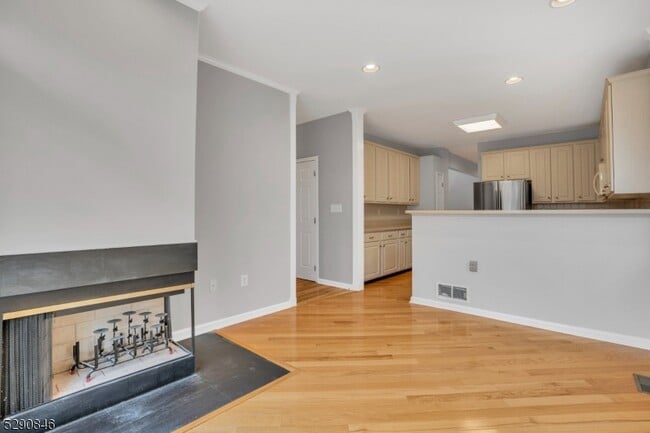 Building Photo - 48 Loft Dr