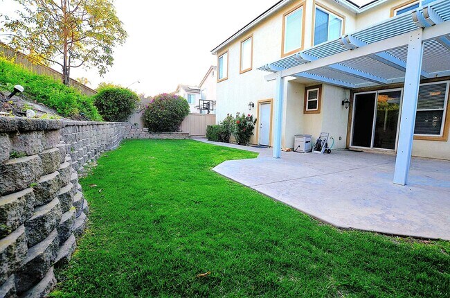 Building Photo - 4Br/3-1/2 bathroom Home