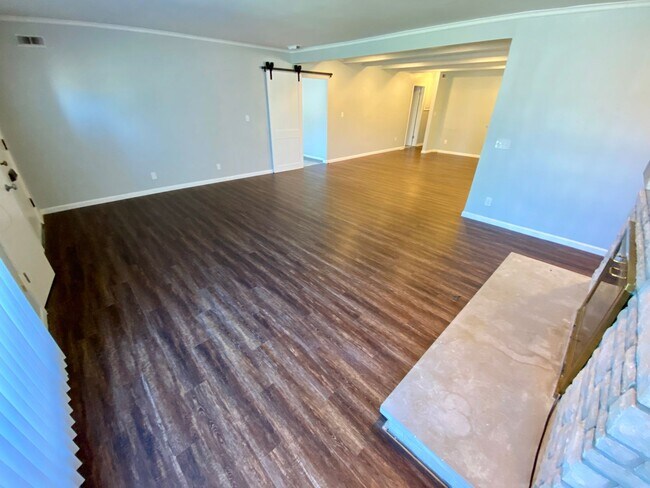 Building Photo - Remodeled Westgate Home with Attached Prof...