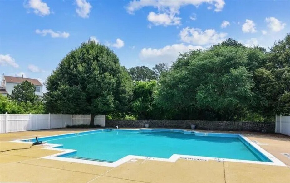 Building Photo - 46956 Courtyard Sq