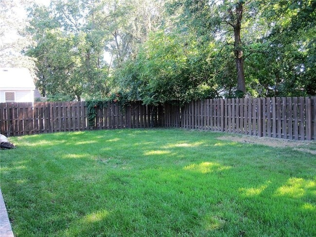 Building Photo - 376 Pierson Ave S