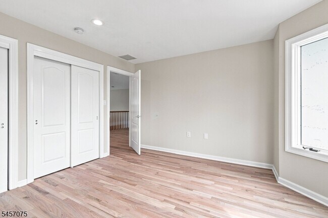 Building Photo - 907 Colonia Rd
