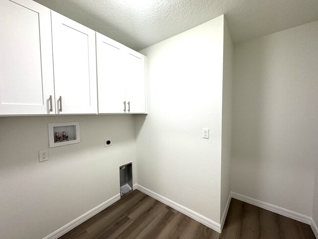 Building Photo - 115 N Hillside Ave