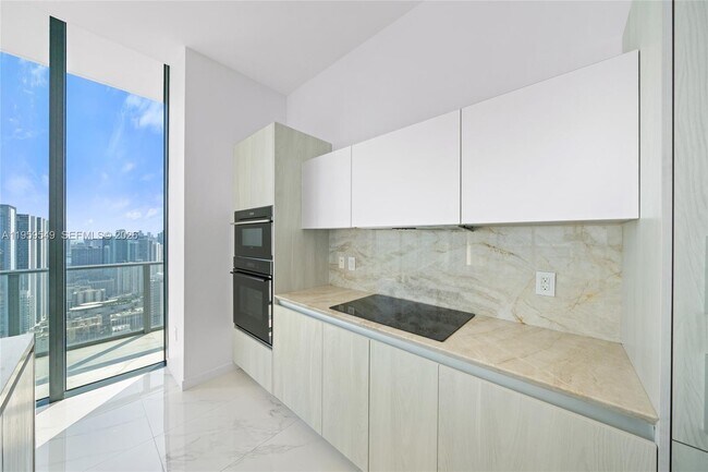 Building Photo - 480 NE 31st St