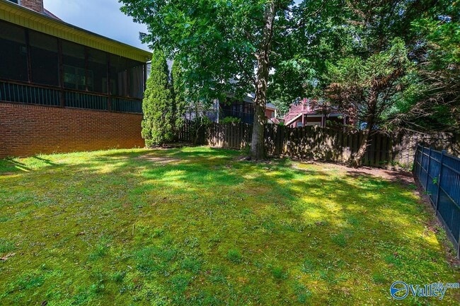 Building Photo - 305 Walden Glen Ct