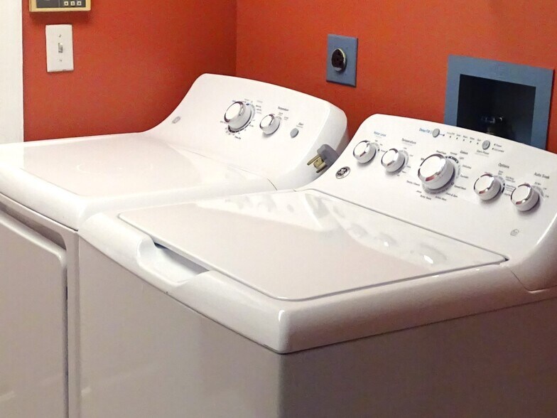 Laundry Rm-Washer/Dryer - 6325 Winding Lake Dr
