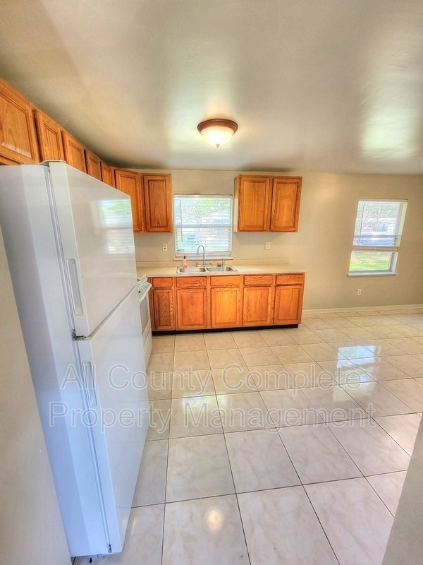 Building Photo - 10881 Key Coral Dr