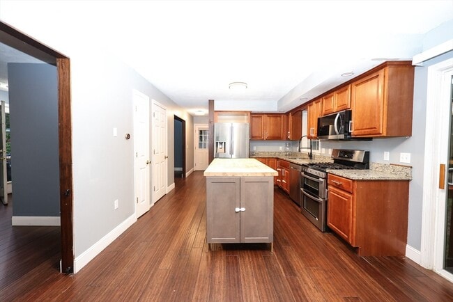 Building Photo - 55 Glenrose Ave
