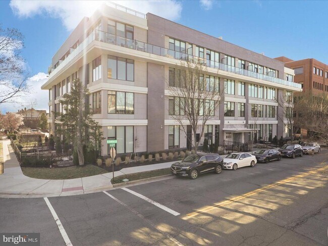 Building Photo - 801 N Fairfax St
