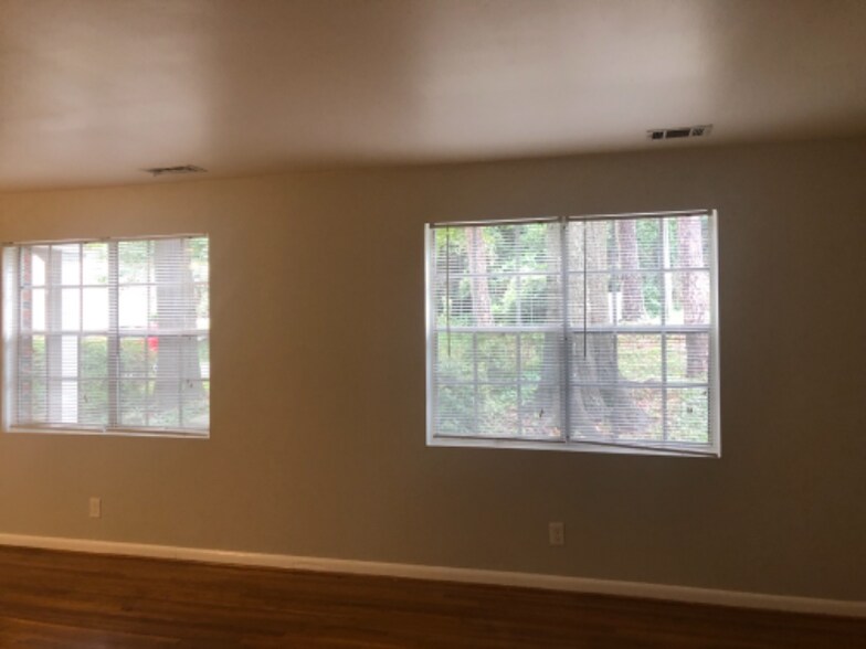 Building Photo - 465 Medlock Rd