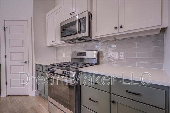 Building Photo - 126 Hope Ave