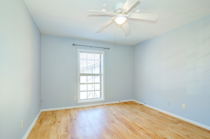 Second guest bedroom - 6851 Roswell Rd