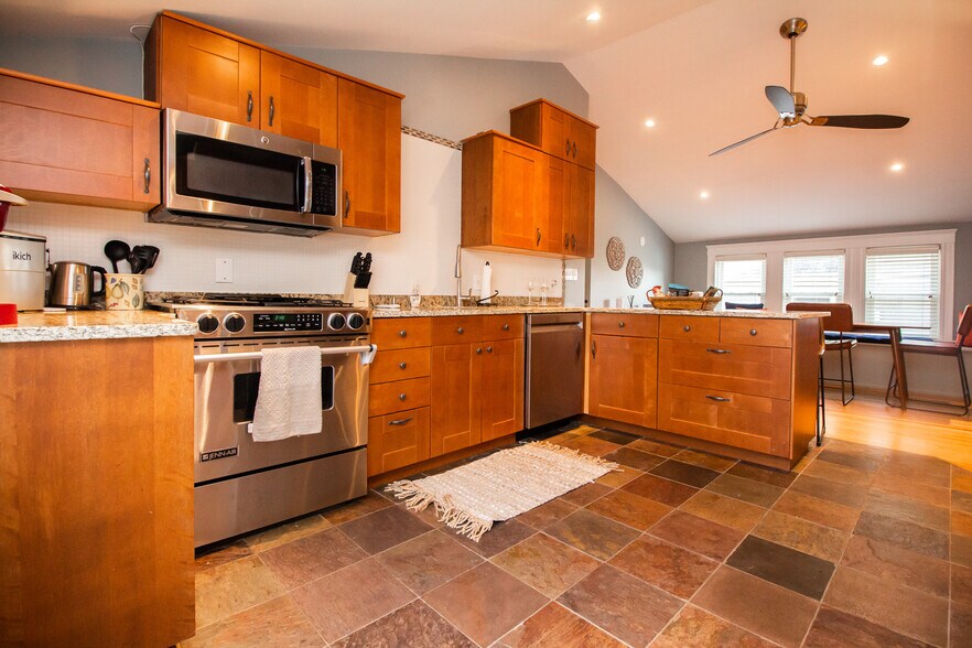 Building Photo - 247 Savin Hill Ave