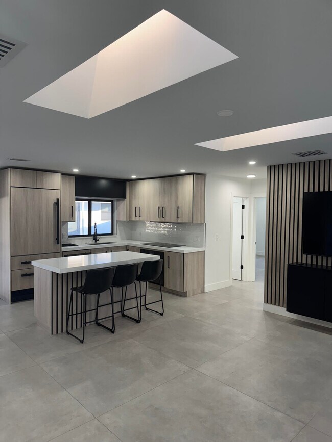 Building Photo - 1161 SW 15th St