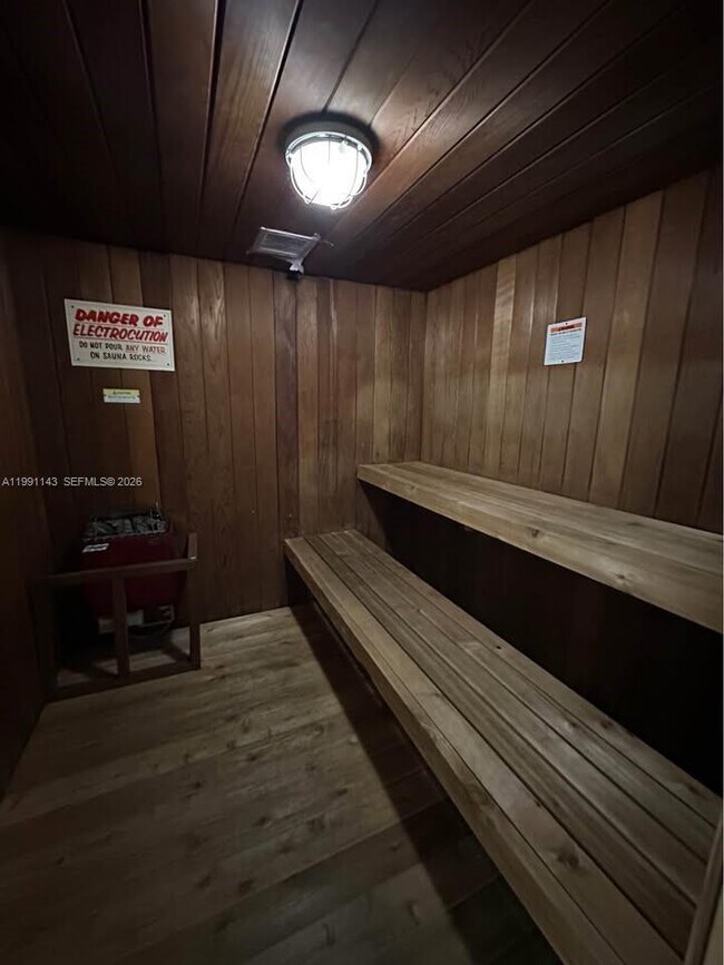 Building Photo - 151 NE 16th Ave