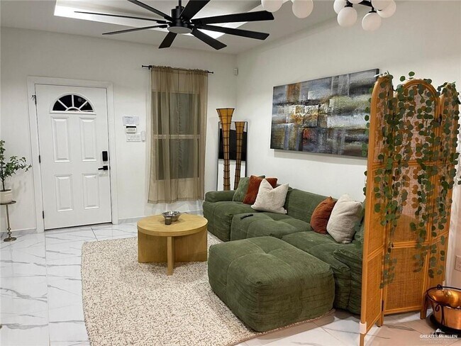 Building Photo - 605 Buccaneer Dr