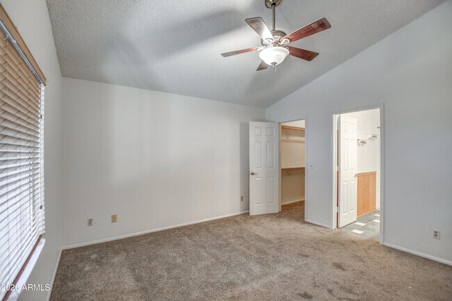 Building Photo - 815 E Calle Del Norte
