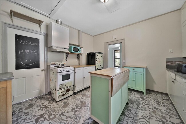 Building Photo - 606 Granberry St