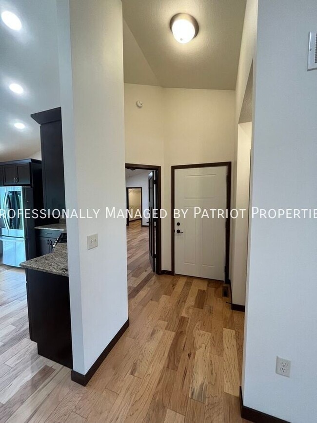 Building Photo - 245 Alyssa St