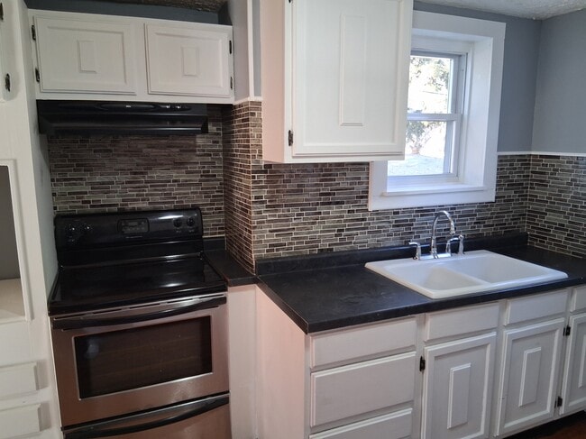 Building Photo - 2311 Hendricks St