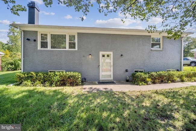 Building Photo - 9708 Glen View Dr