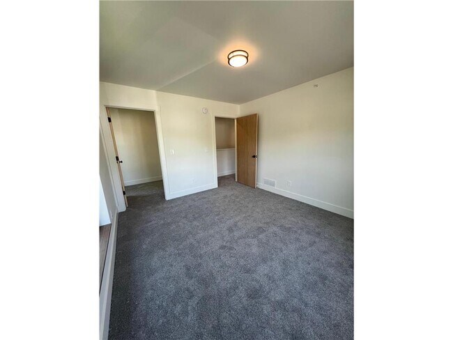 Building Photo - 131-137 W 46th St