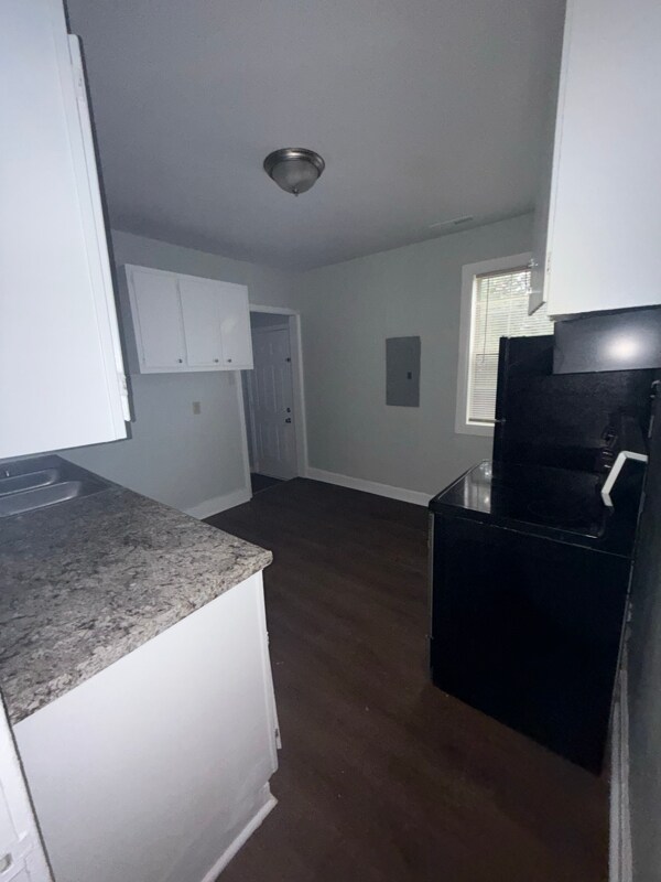 Building Photo - 2200 Fulton Ave SW