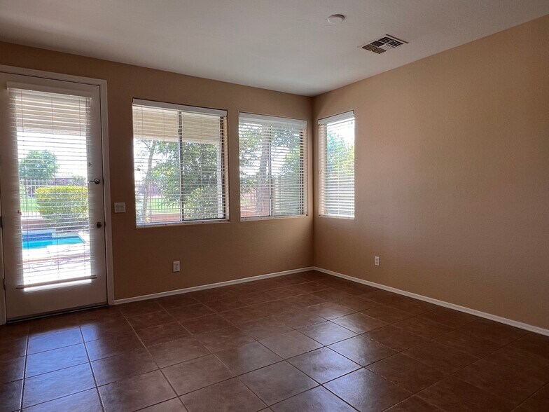 Building Photo - 6631 S Classic Way