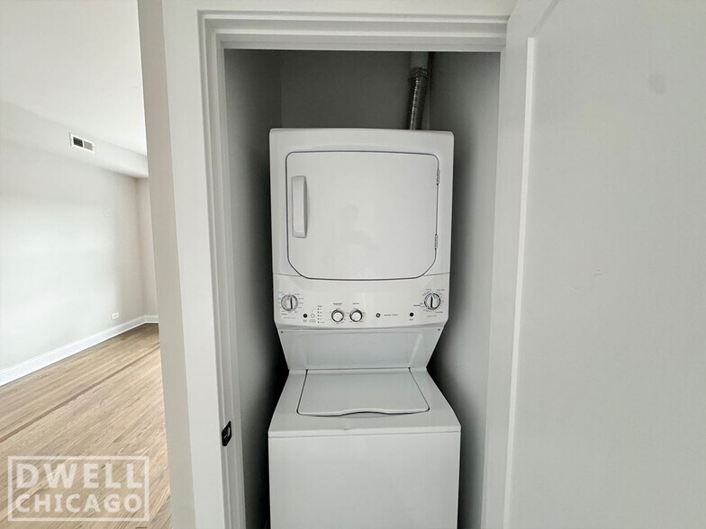 Building Photo - 3409 W Fullerton Ave