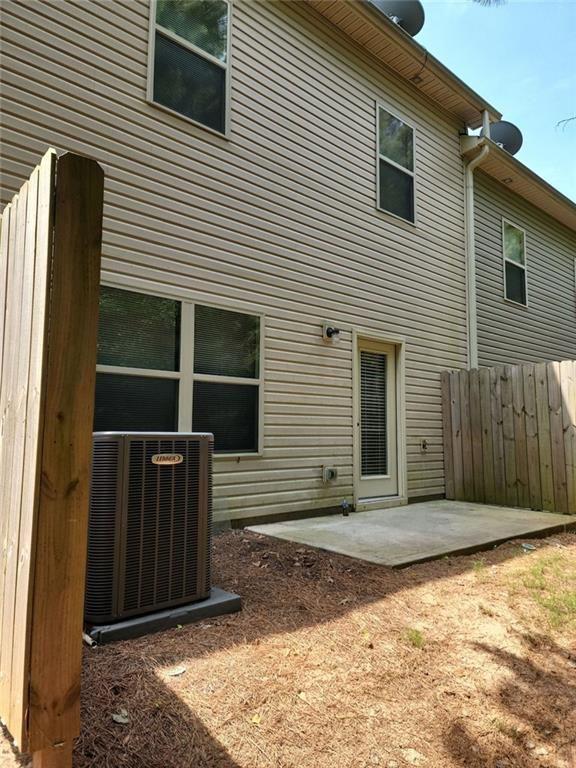 Building Photo - 628 Oakside Pl